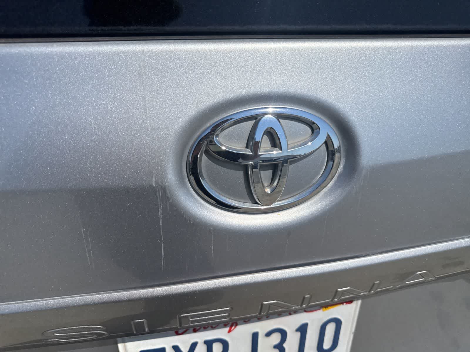 Thumbnail: 2012 Toyota Sienna - 13