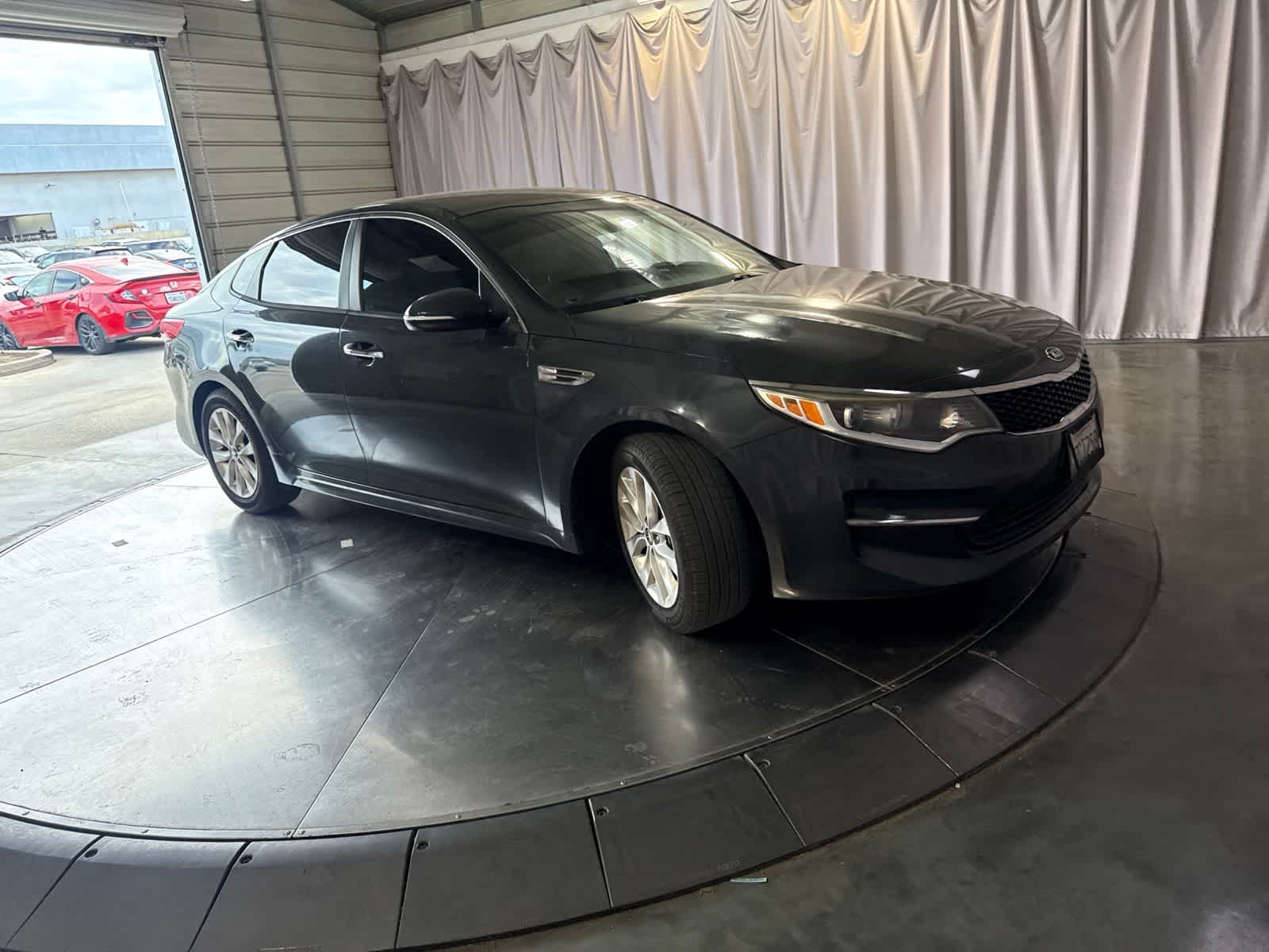 Thumbnail: 2016 Kia Optima - 3