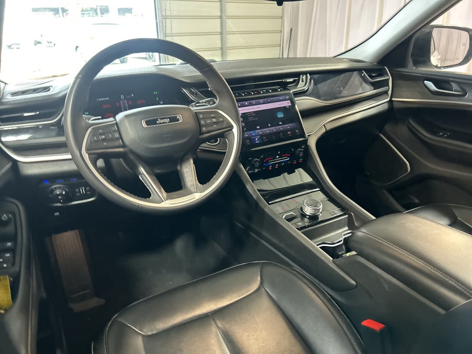 Thumbnail: 2024 Jeep Grand Cherokee - 23