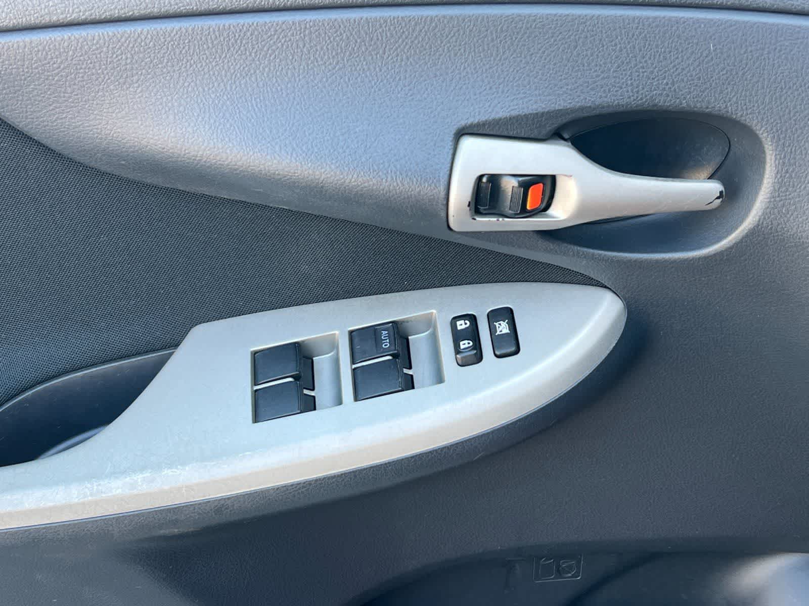 Thumbnail: 2010 Toyota Corolla - 13