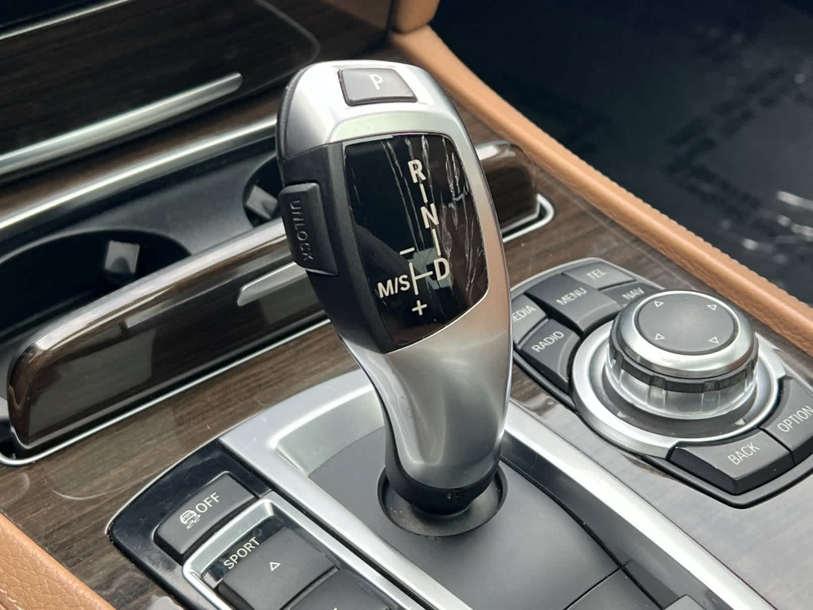 Thumbnail: 2013 BMW 7 Series - 22