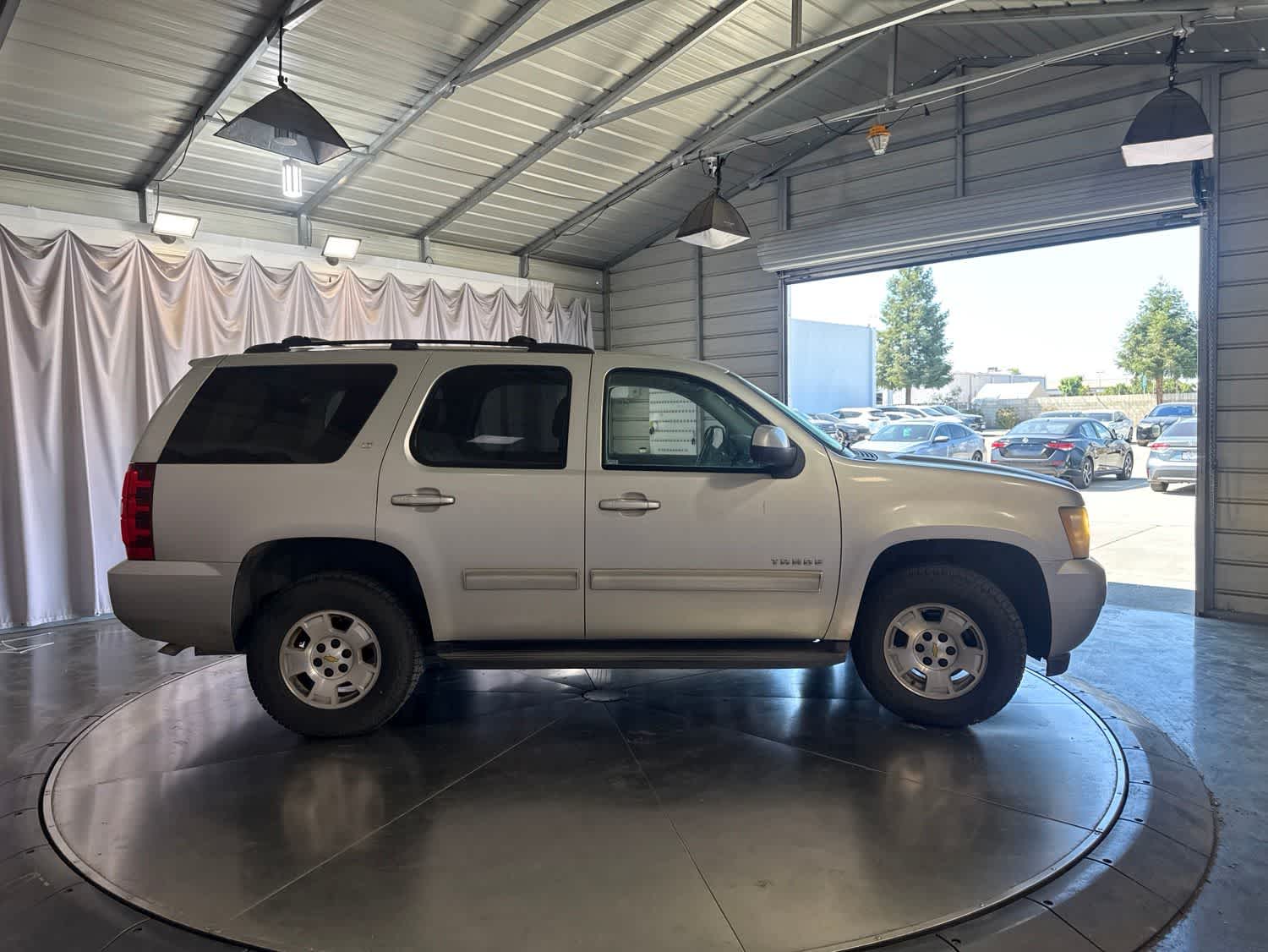 Thumbnail: 2011 Chevrolet Tahoe - 3