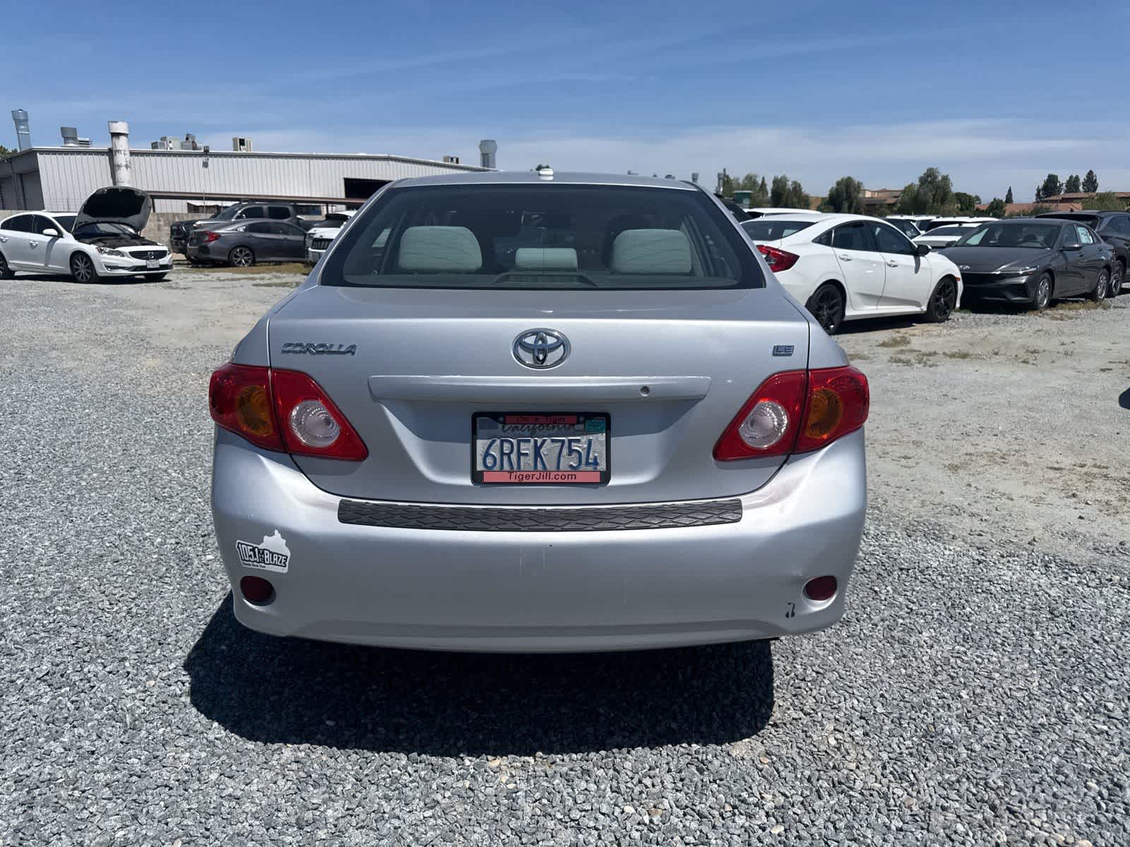 2010 Toyota Corolla LE photo 5