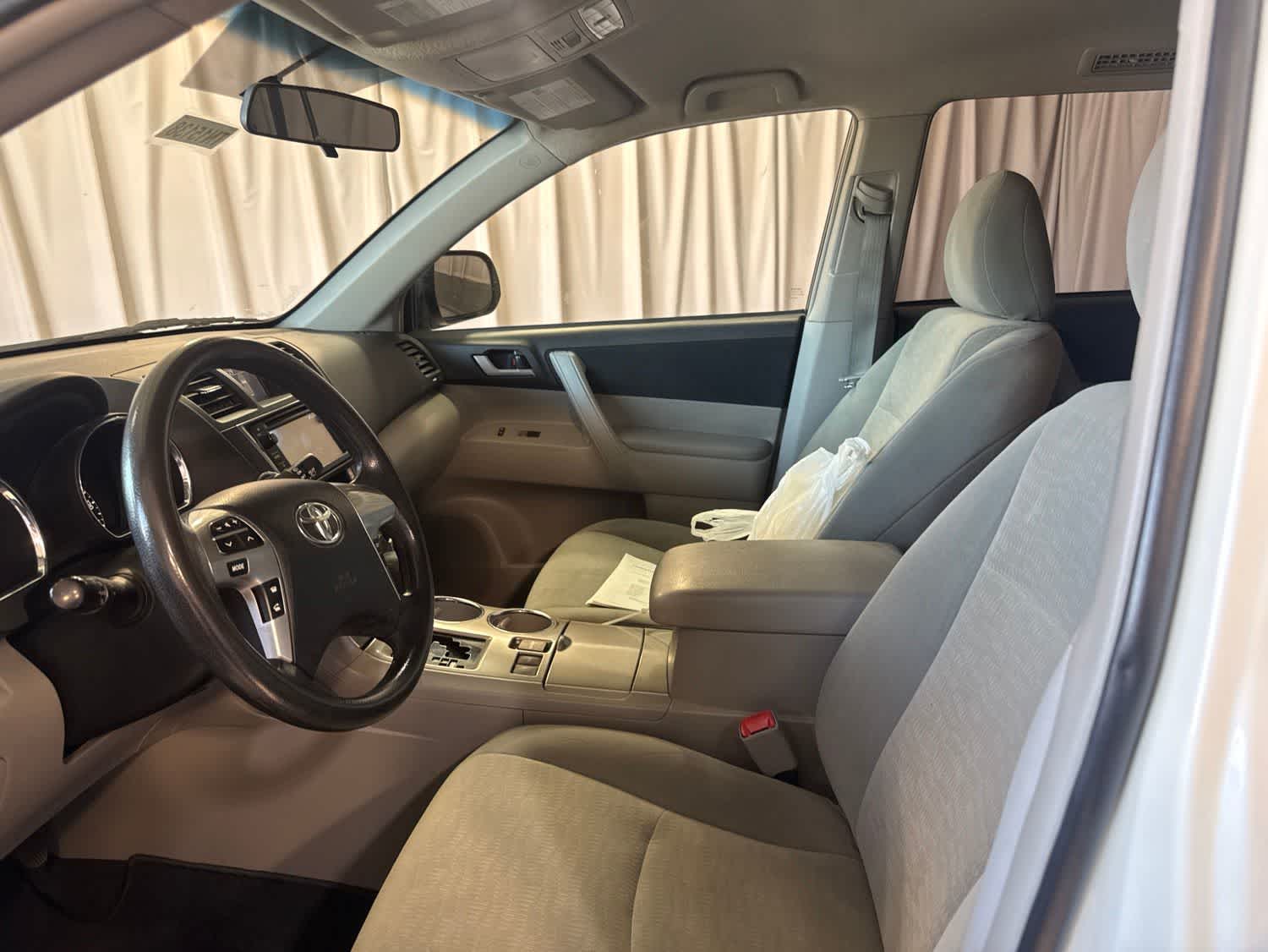 Thumbnail: 2013 Toyota Highlander - 16