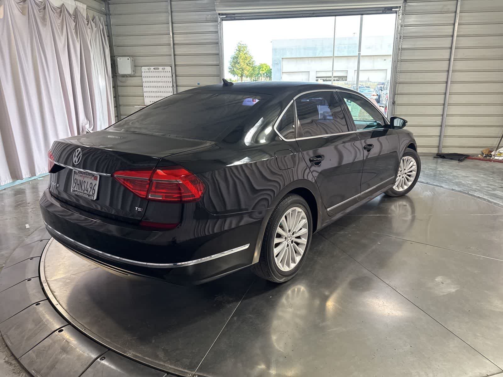 2016 Volkswagen Passat 1.8T SE w/PZEV photo 4