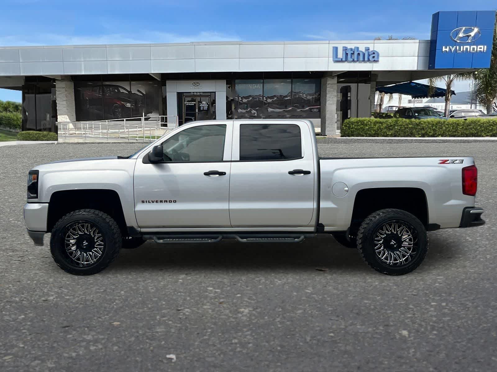 Thumbnail: 2018 Chevrolet Silverado 1500 - 6