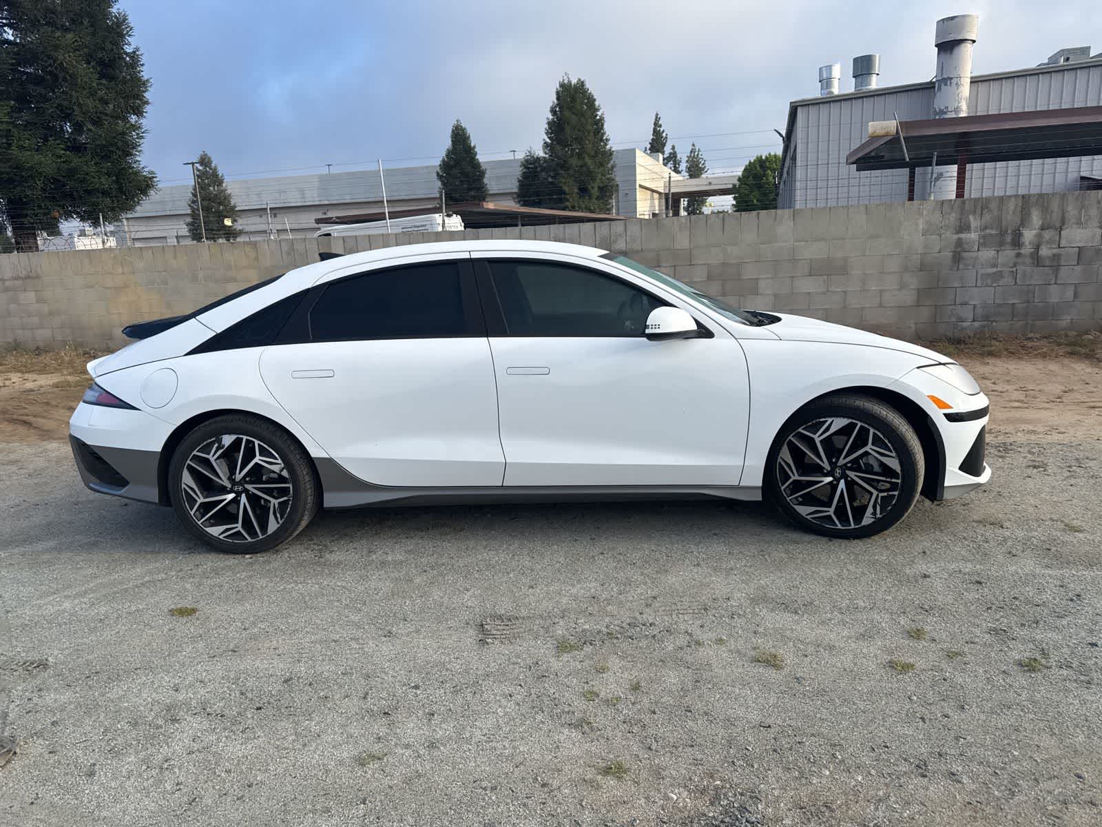 Thumbnail: 2023 Hyundai Ioniq 6 - 4