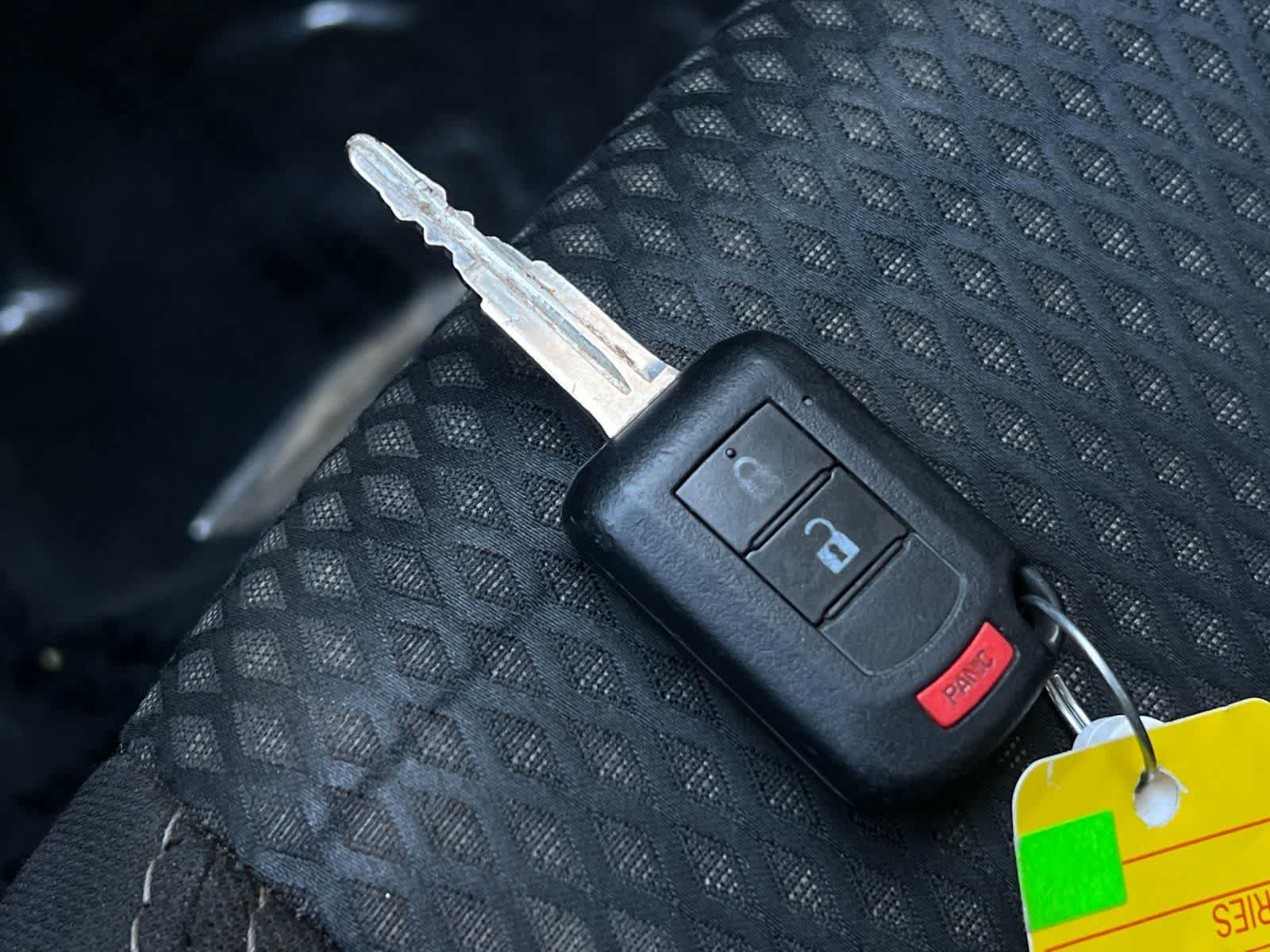 Thumbnail: 2019 Mitsubishi Outlander - 28