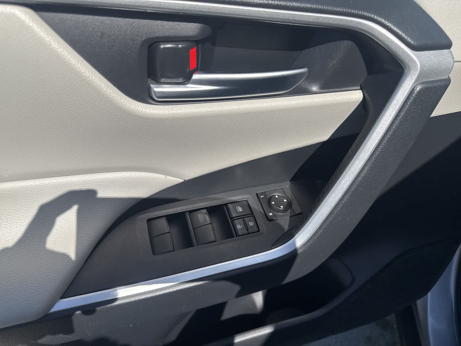 Thumbnail: 2020 Toyota RAV4 - 20