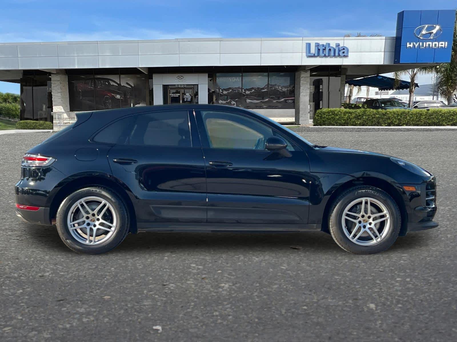 Thumbnail: 2020 Porsche Macan - 8