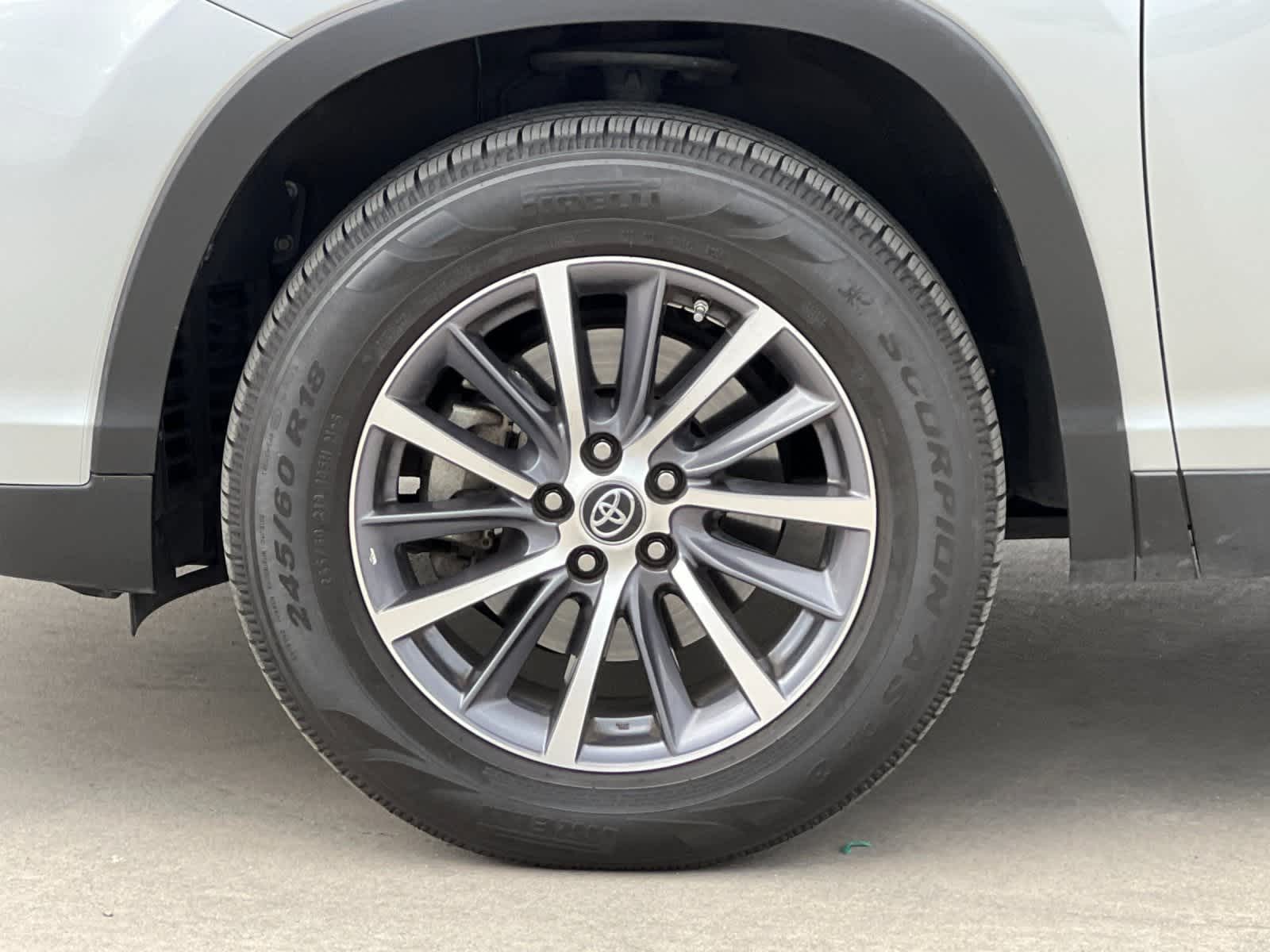 Thumbnail: 2019 Toyota Highlander - 27