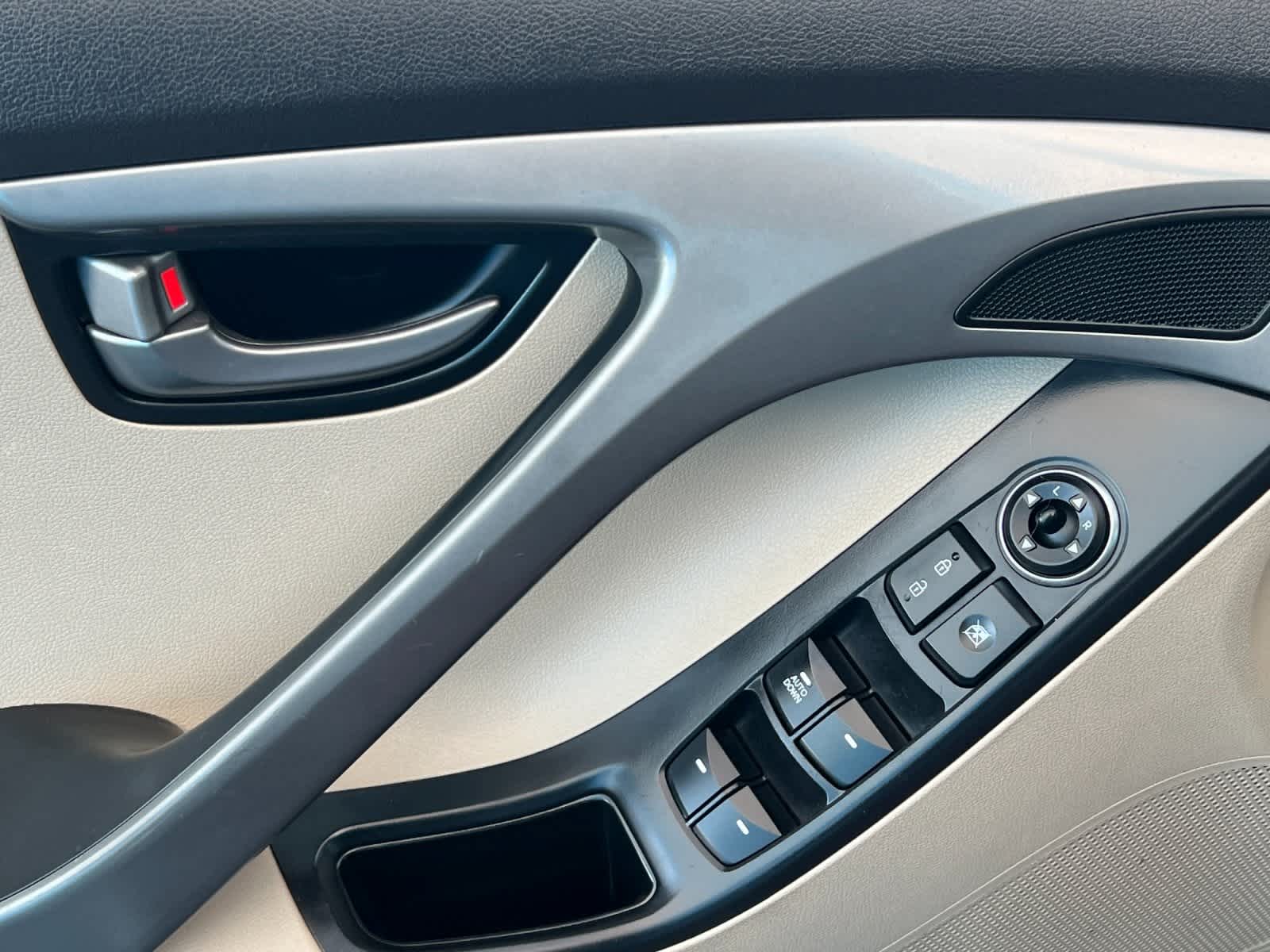 Thumbnail: 2015 Hyundai Elantra - 12