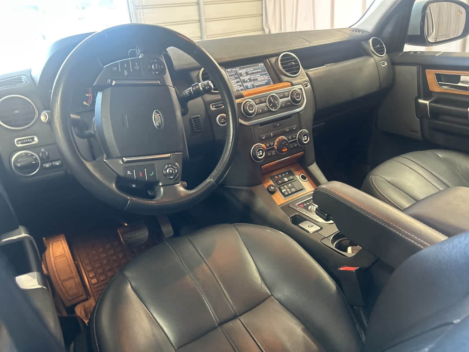 Thumbnail: 2015 Land Rover LR4 - 23