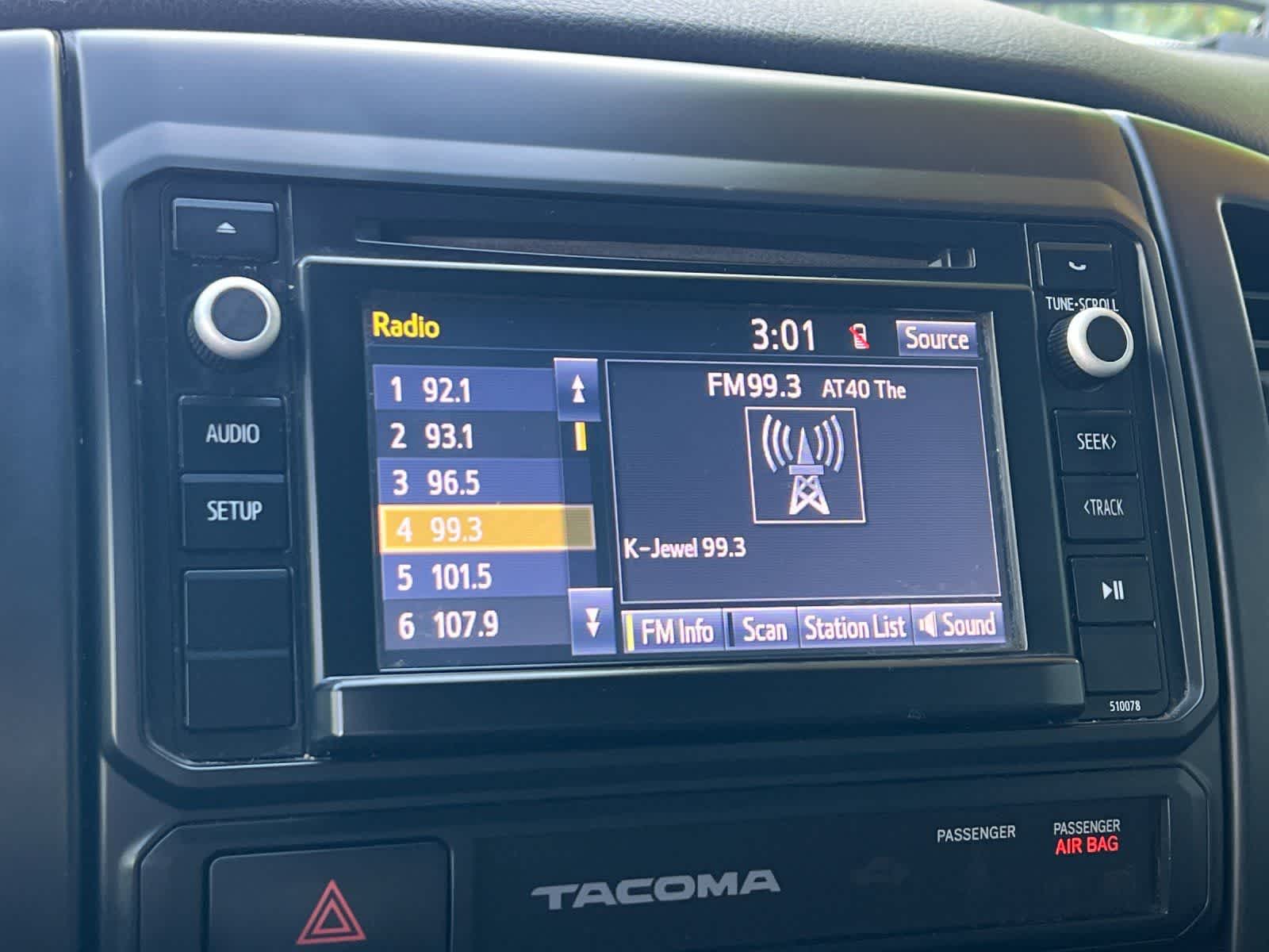 Thumbnail: 2015 Toyota Tacoma - 18