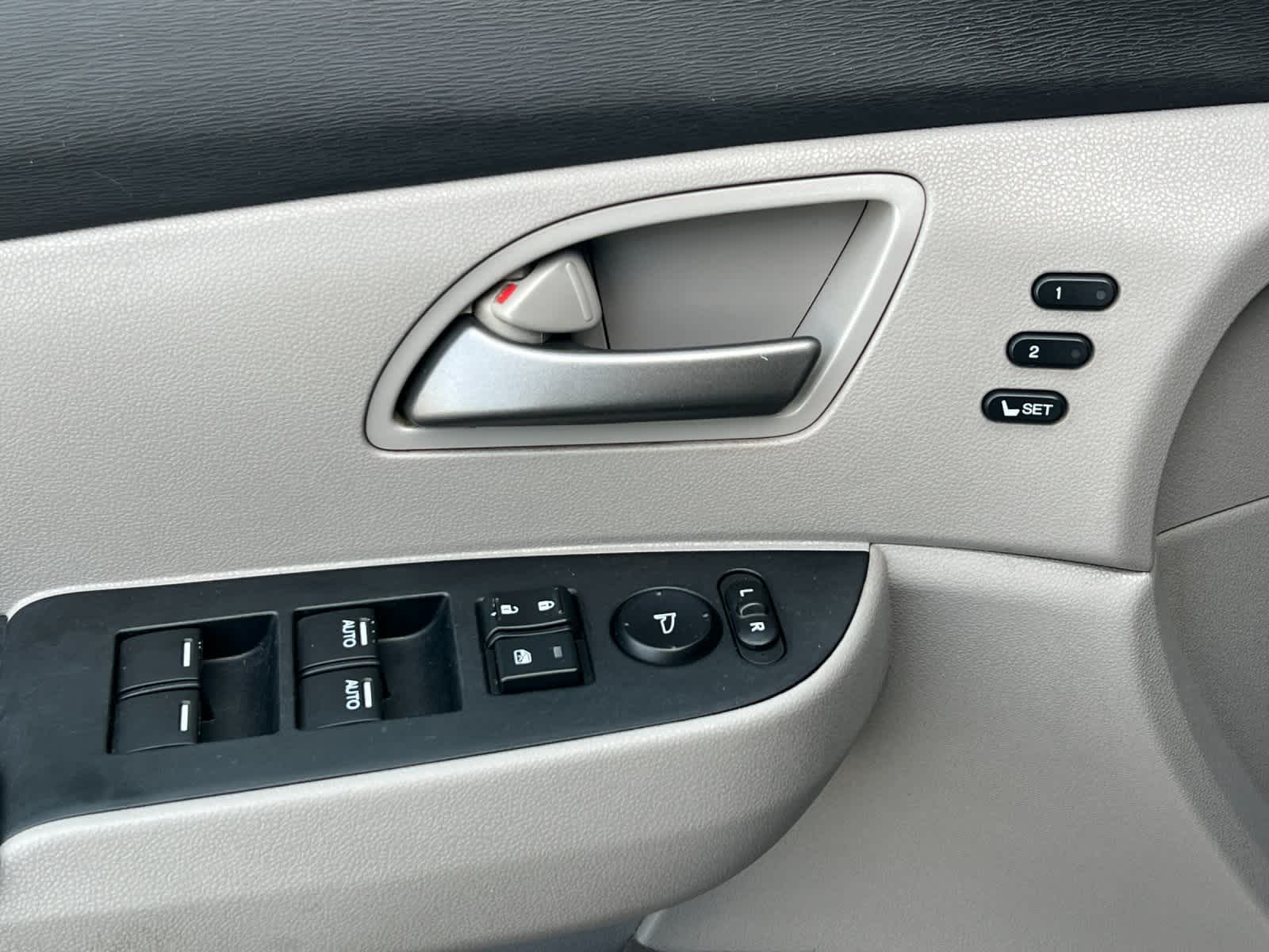 Thumbnail: 2012 Honda Odyssey - 13