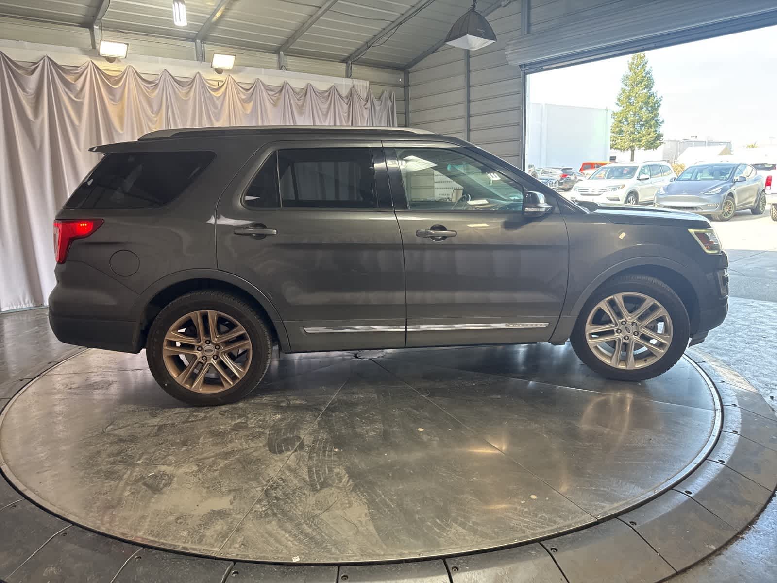 Thumbnail: 2017 Ford Explorer - 4