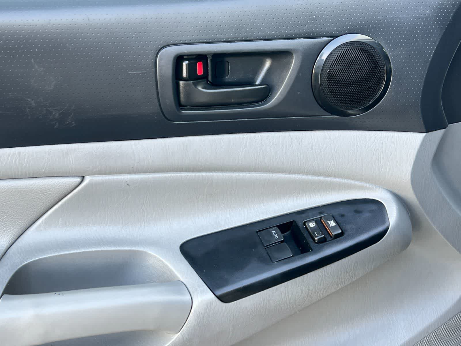 Thumbnail: 2015 Toyota Tacoma - 13