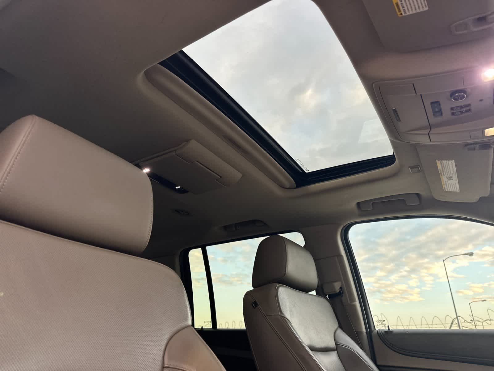 Thumbnail: 2016 Chevrolet Suburban - 19