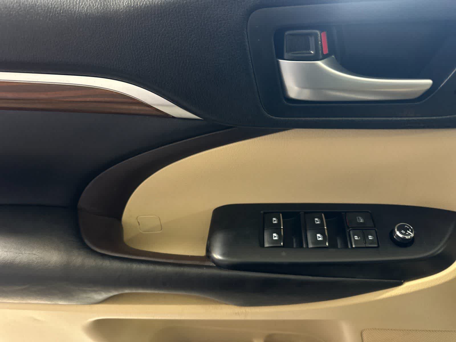 Thumbnail: 2018 Toyota Highlander - 12