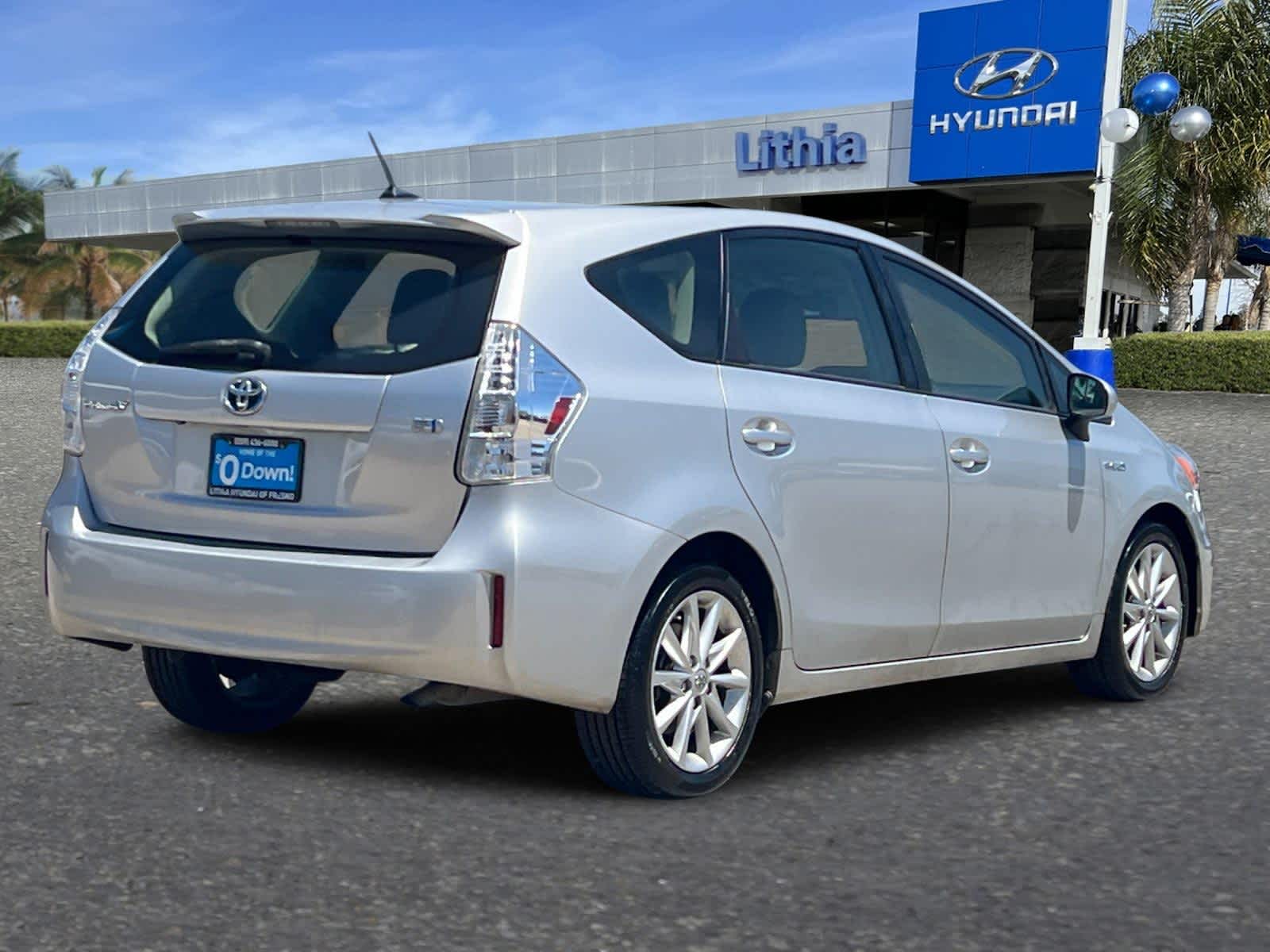 Thumbnail: 2014 Toyota Prius v - 2