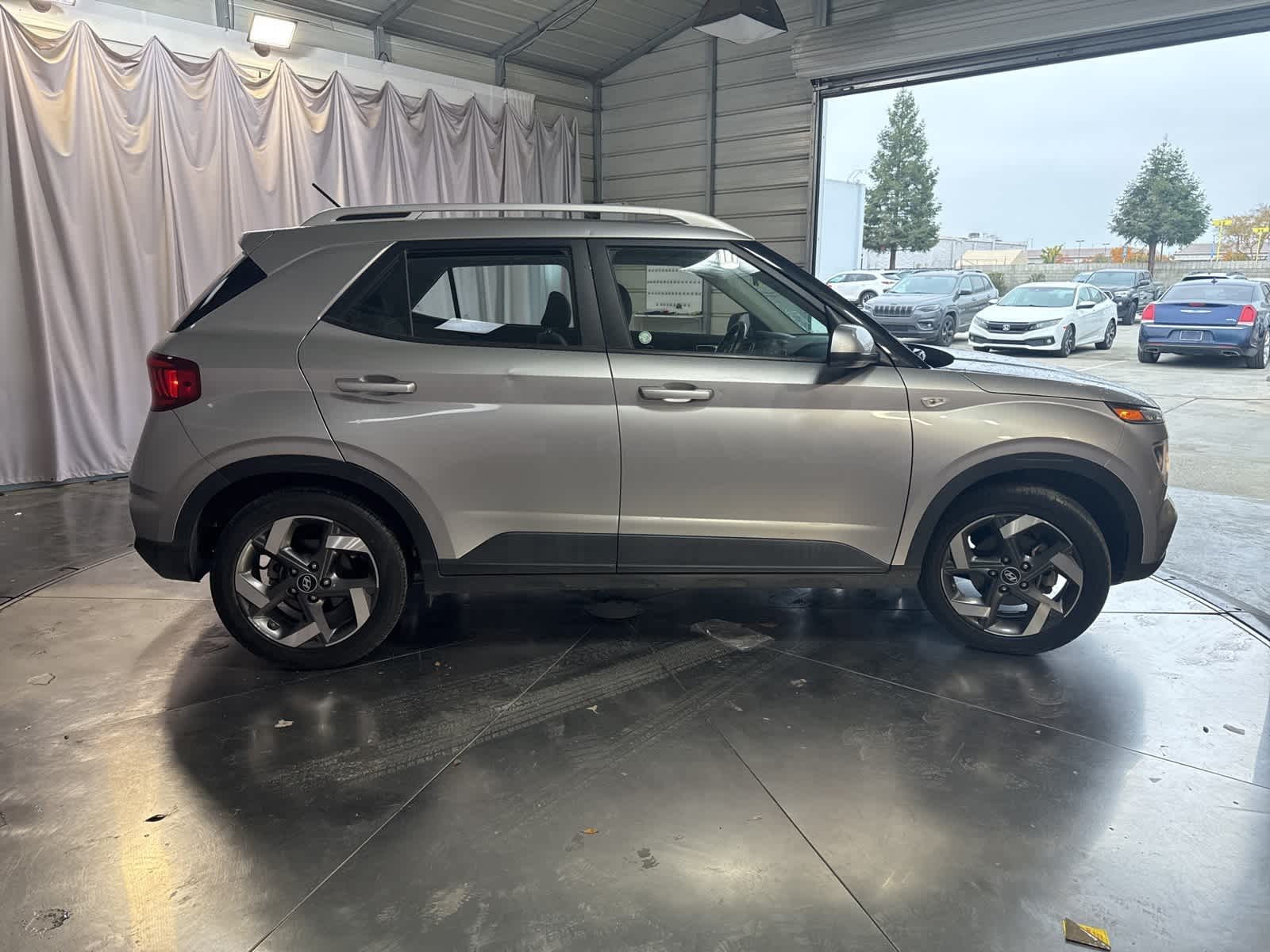 Thumbnail: 2023 Hyundai Venue - 4