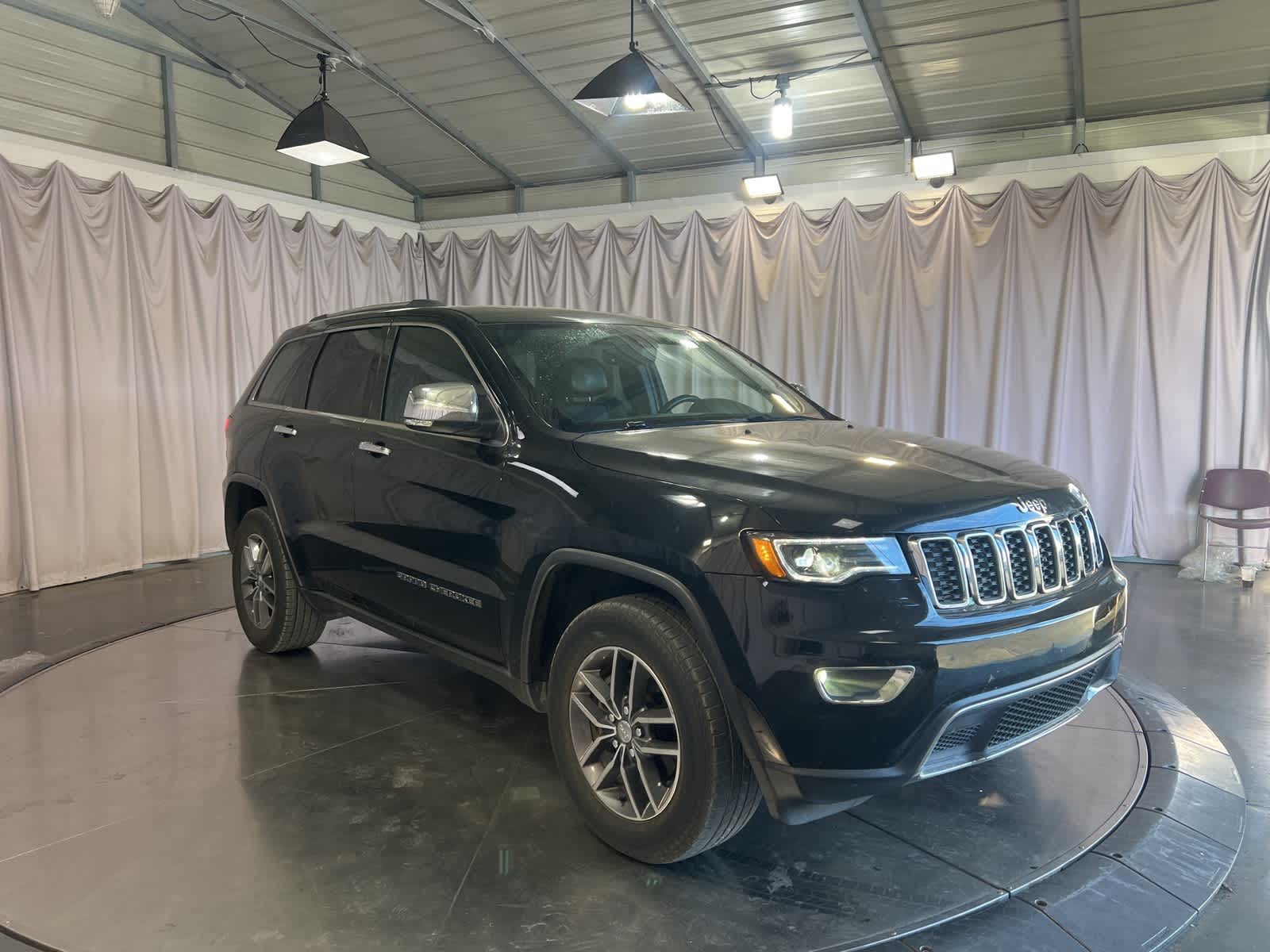 Thumbnail: 2017 Jeep Grand Cherokee - 9