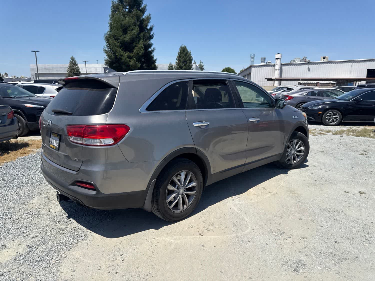 Thumbnail: 2017 Kia Sorento - 4