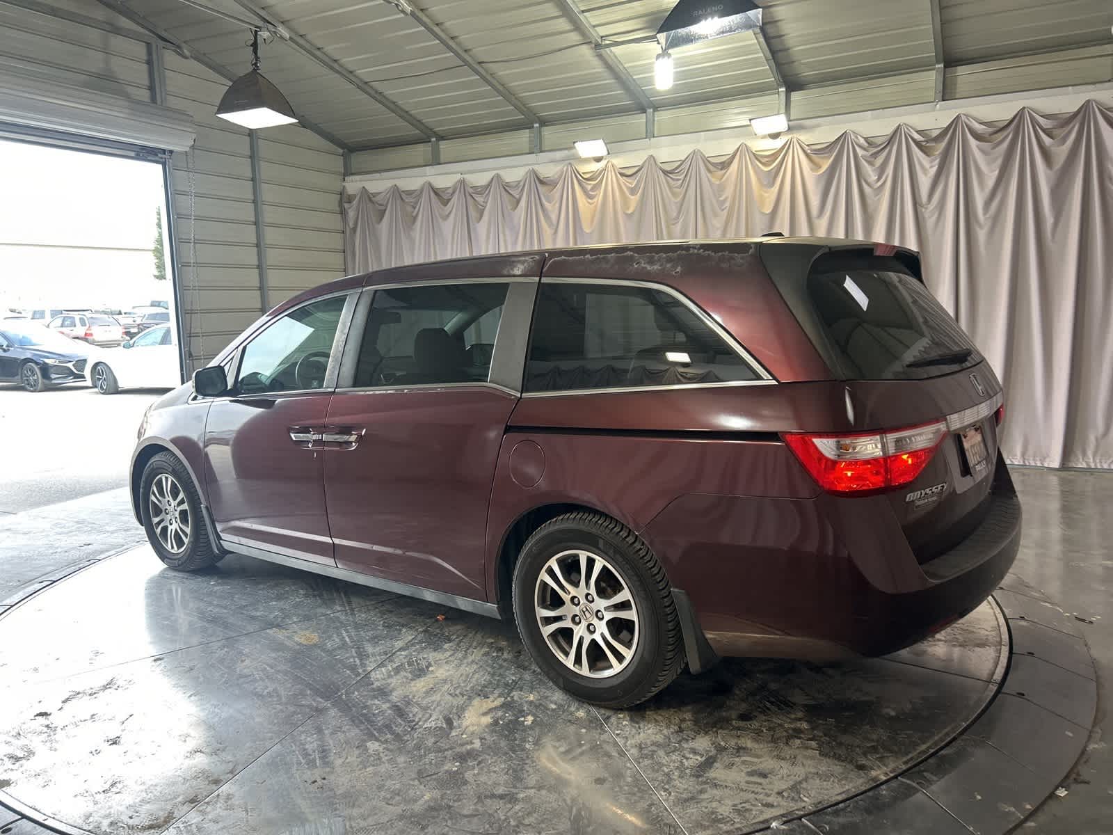 Thumbnail: 2012 Honda Odyssey - 13