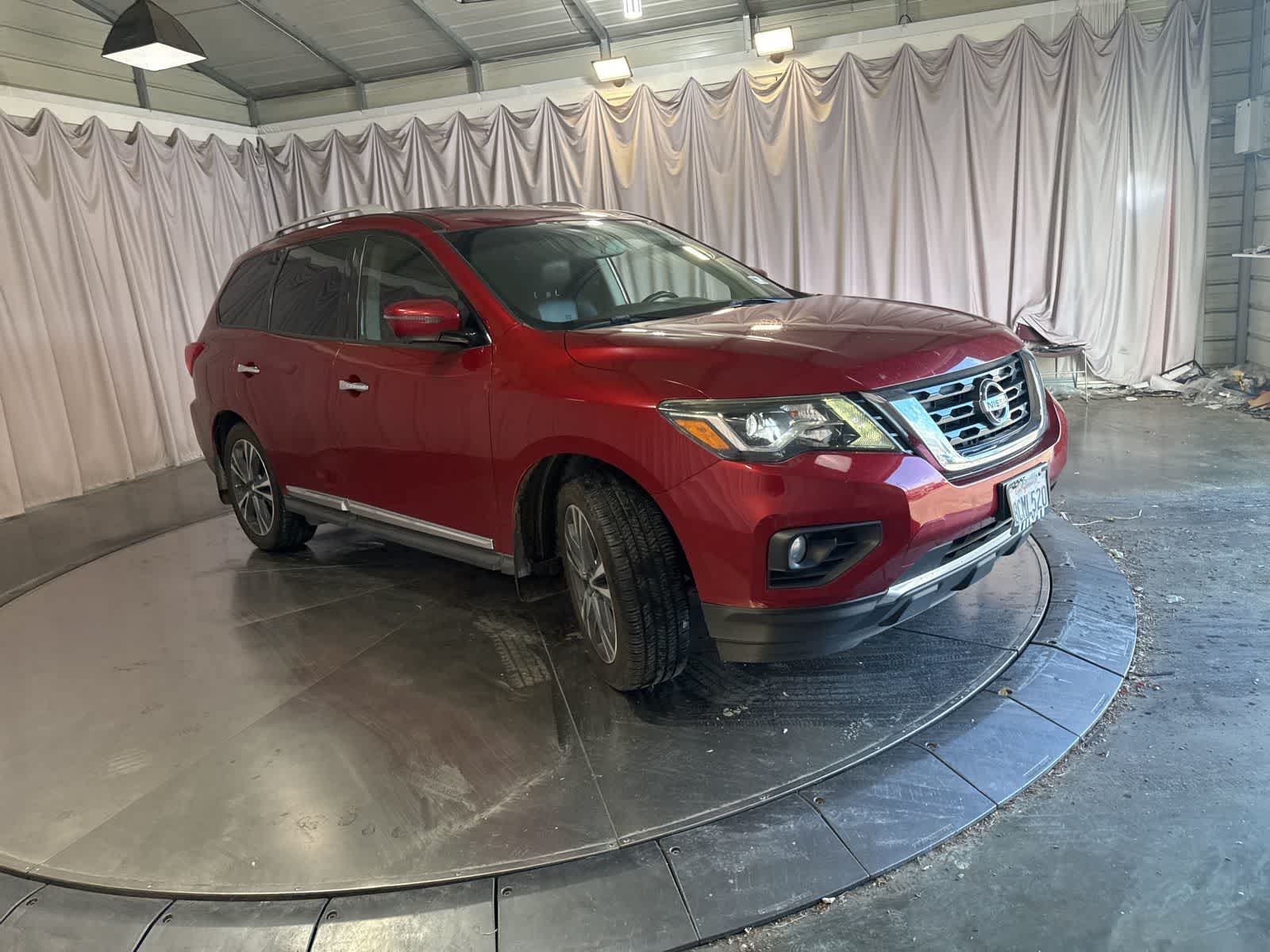 2018 Nissan Pathfinder Platinum photo 2