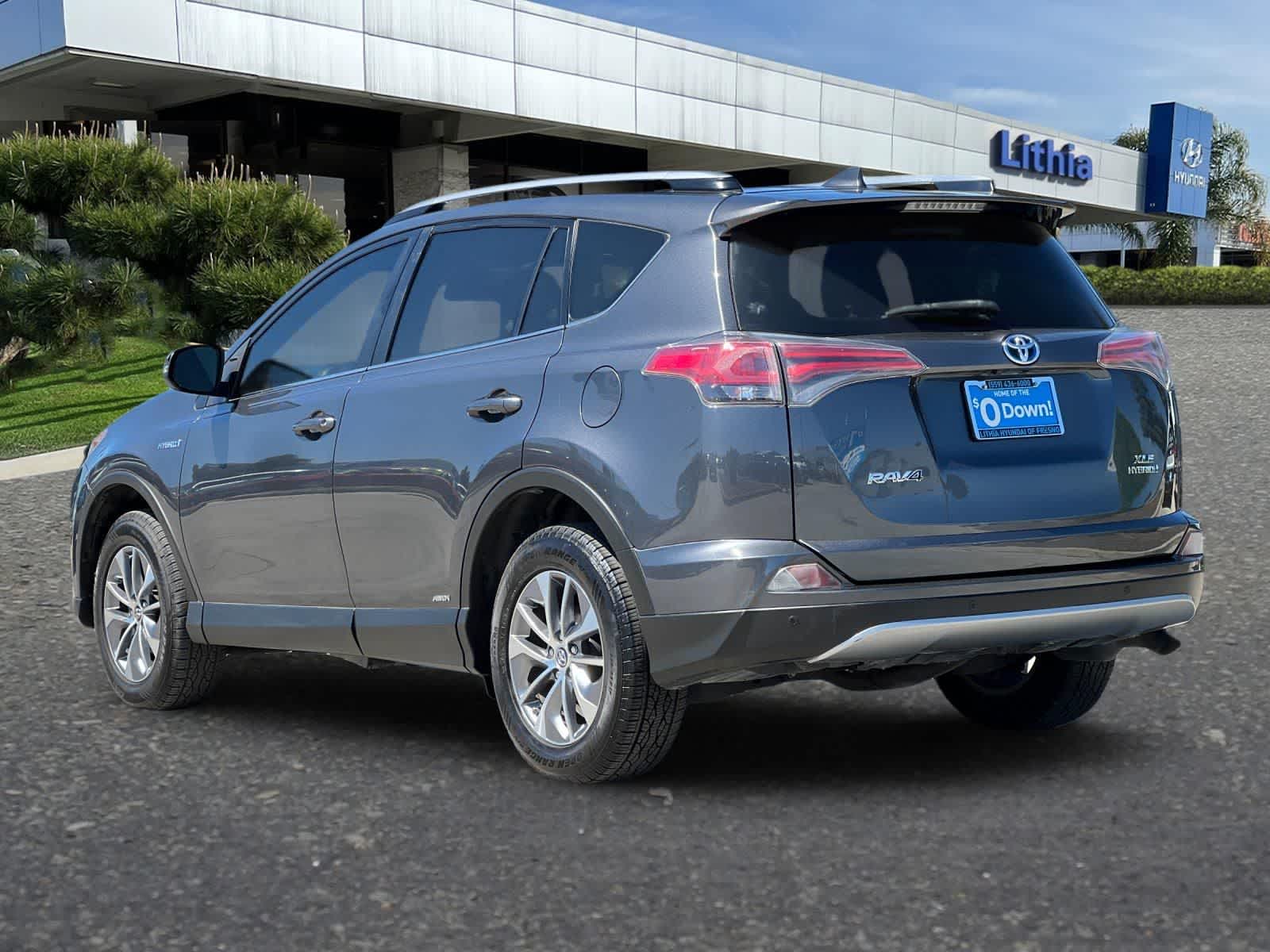 Thumbnail: 2017 Toyota RAV4 - 7