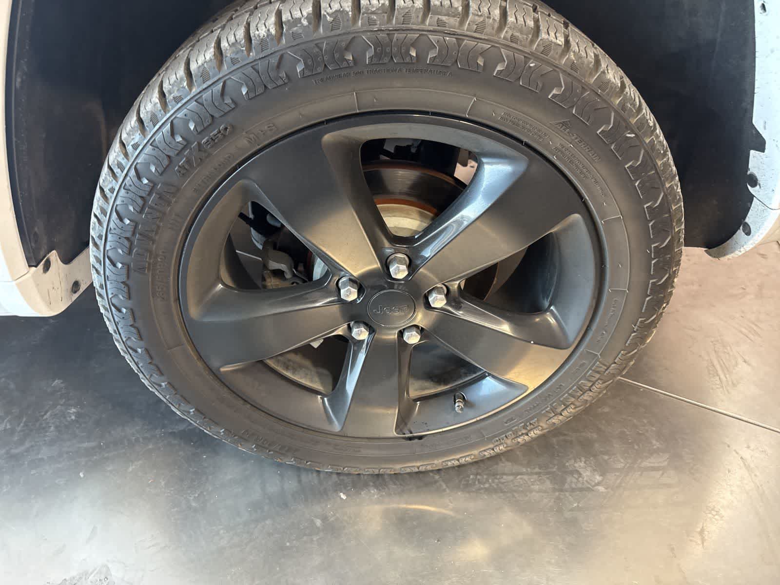 Thumbnail: 2015 Jeep Grand Cherokee - 11