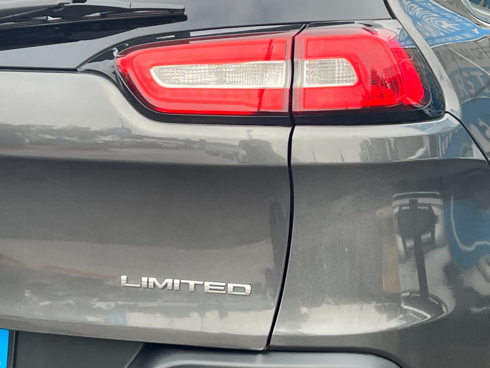 Thumbnail: 2015 Jeep Cherokee - 28