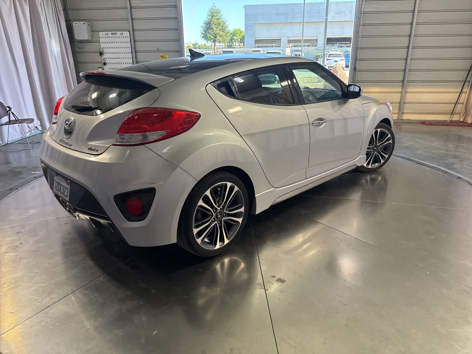 Thumbnail: 2016 Hyundai Veloster - 5