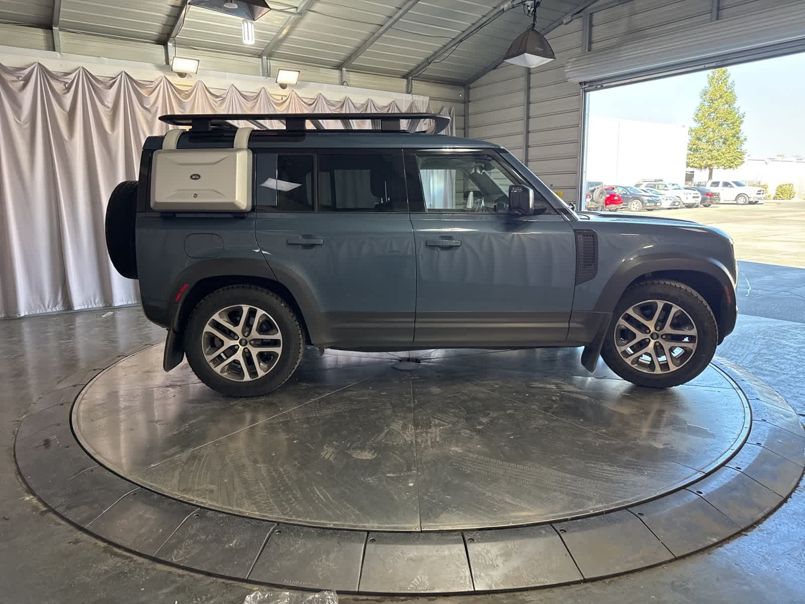 Thumbnail: 2020 Land Rover Defender - 4