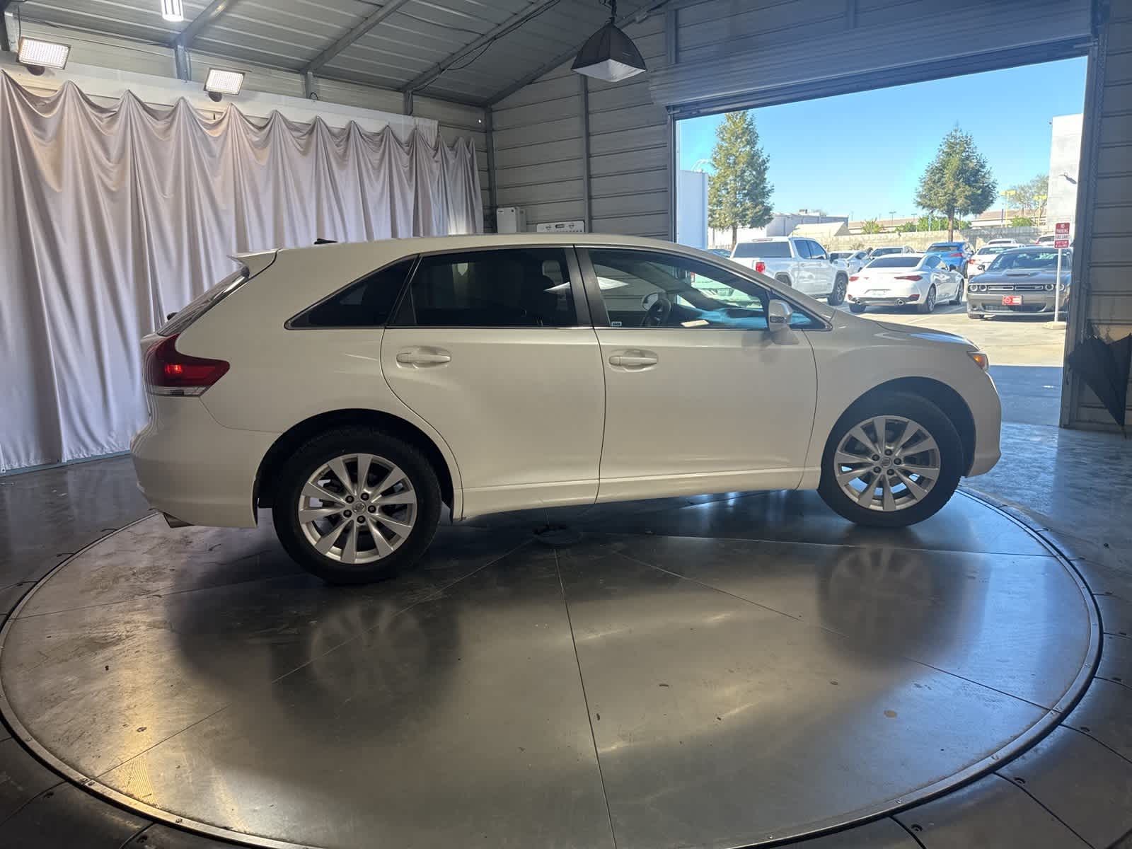 Thumbnail: 2013 Toyota Venza - 4