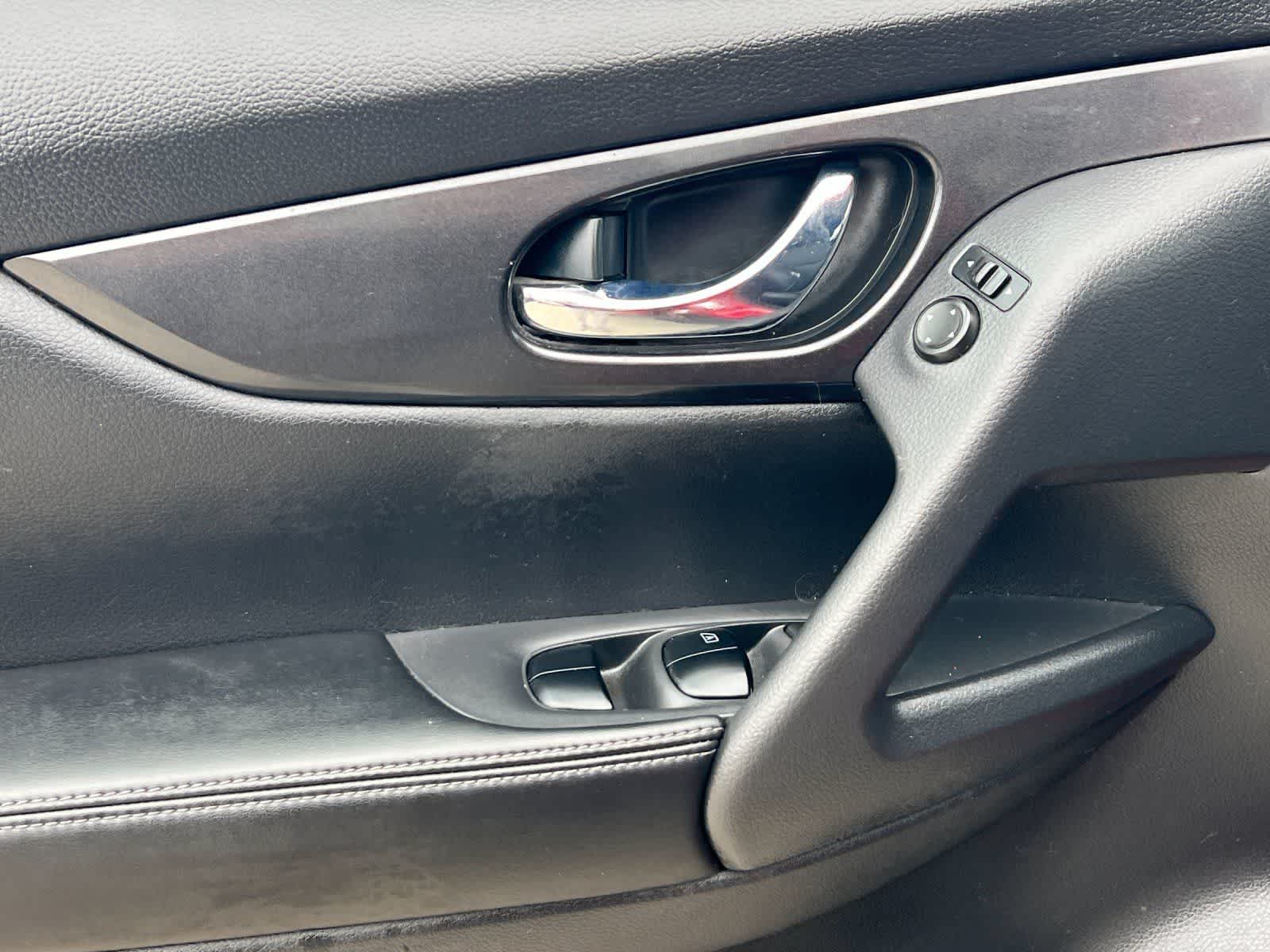 Thumbnail: 2017 Nissan Rogue - 13