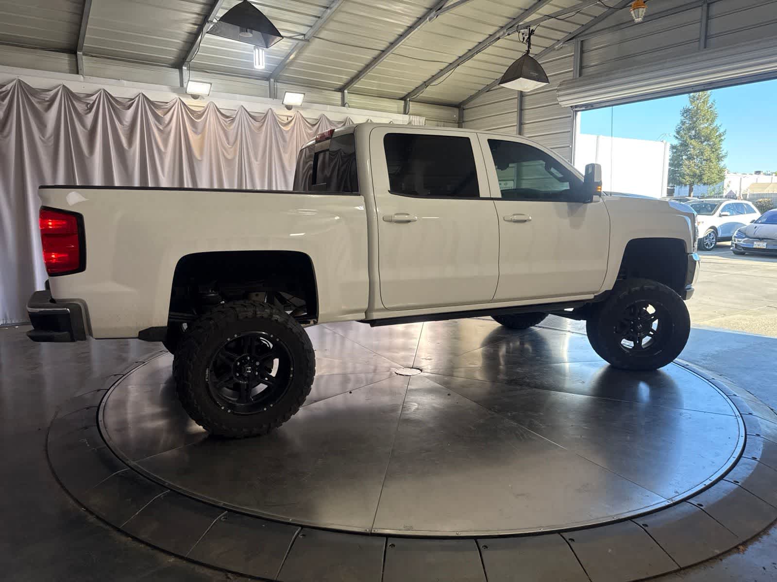 Thumbnail: 2018 Chevrolet Silverado 1500 - 4