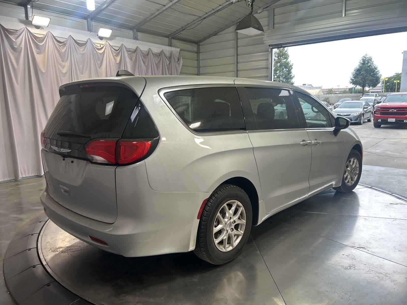 Thumbnail: 2023 Chrysler Voyager - 8