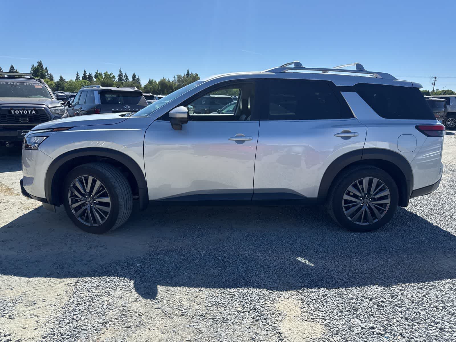 Thumbnail: 2025 Nissan Pathfinder - 8