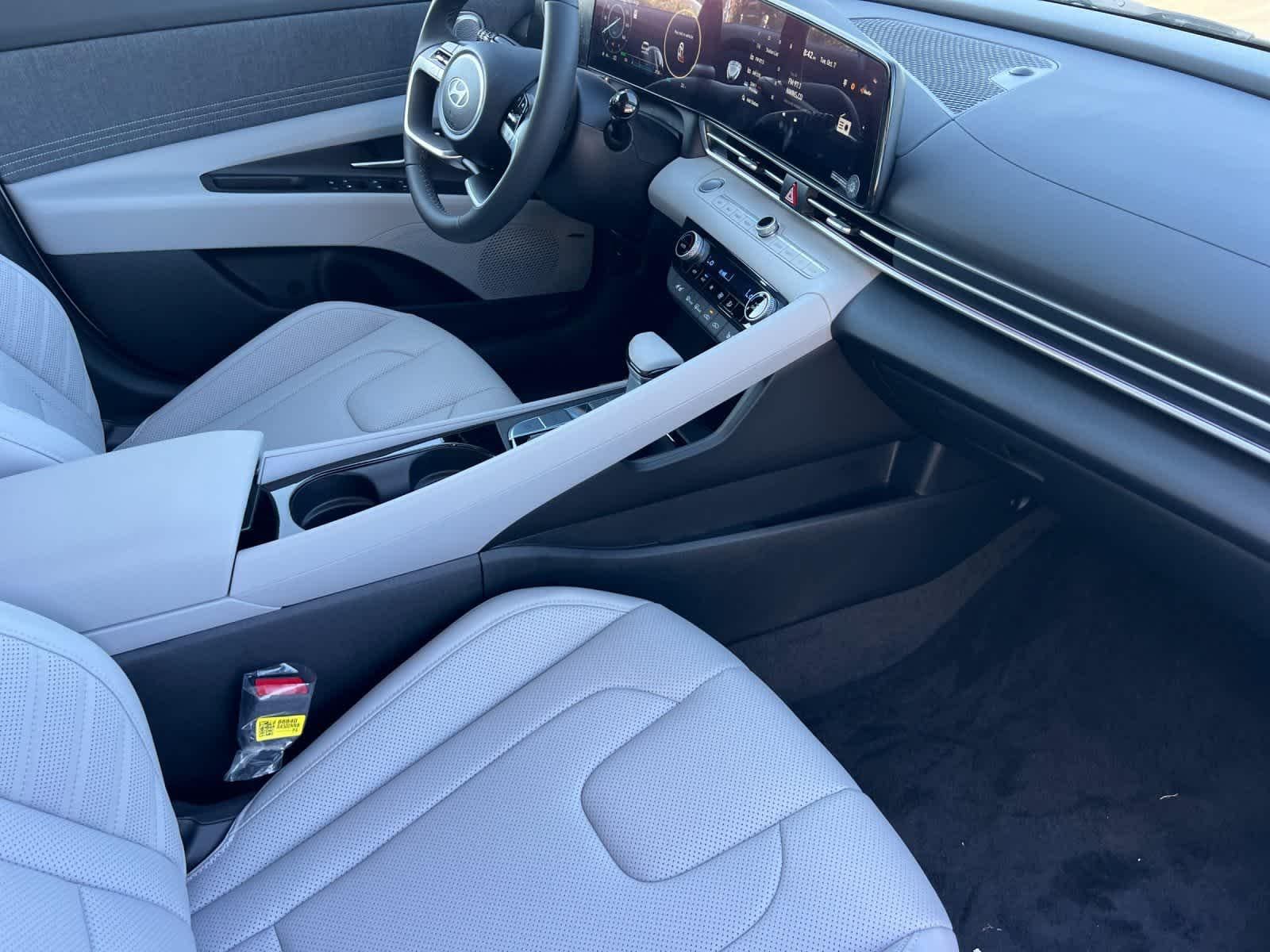 Thumbnail: 2025 Hyundai Elantra - 15