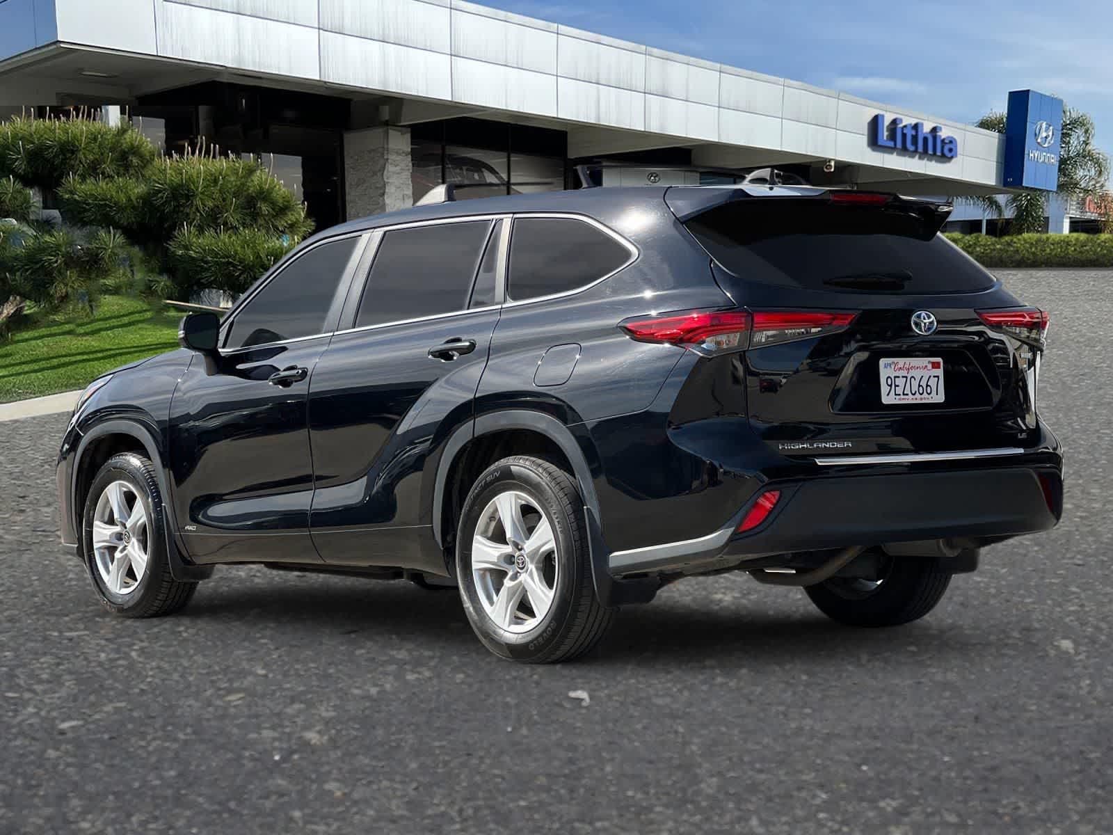 2023 Toyota Highlander Hybrid LE photo 6