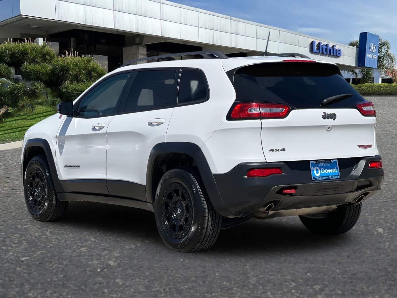 Thumbnail: 2017 Jeep Cherokee - 7