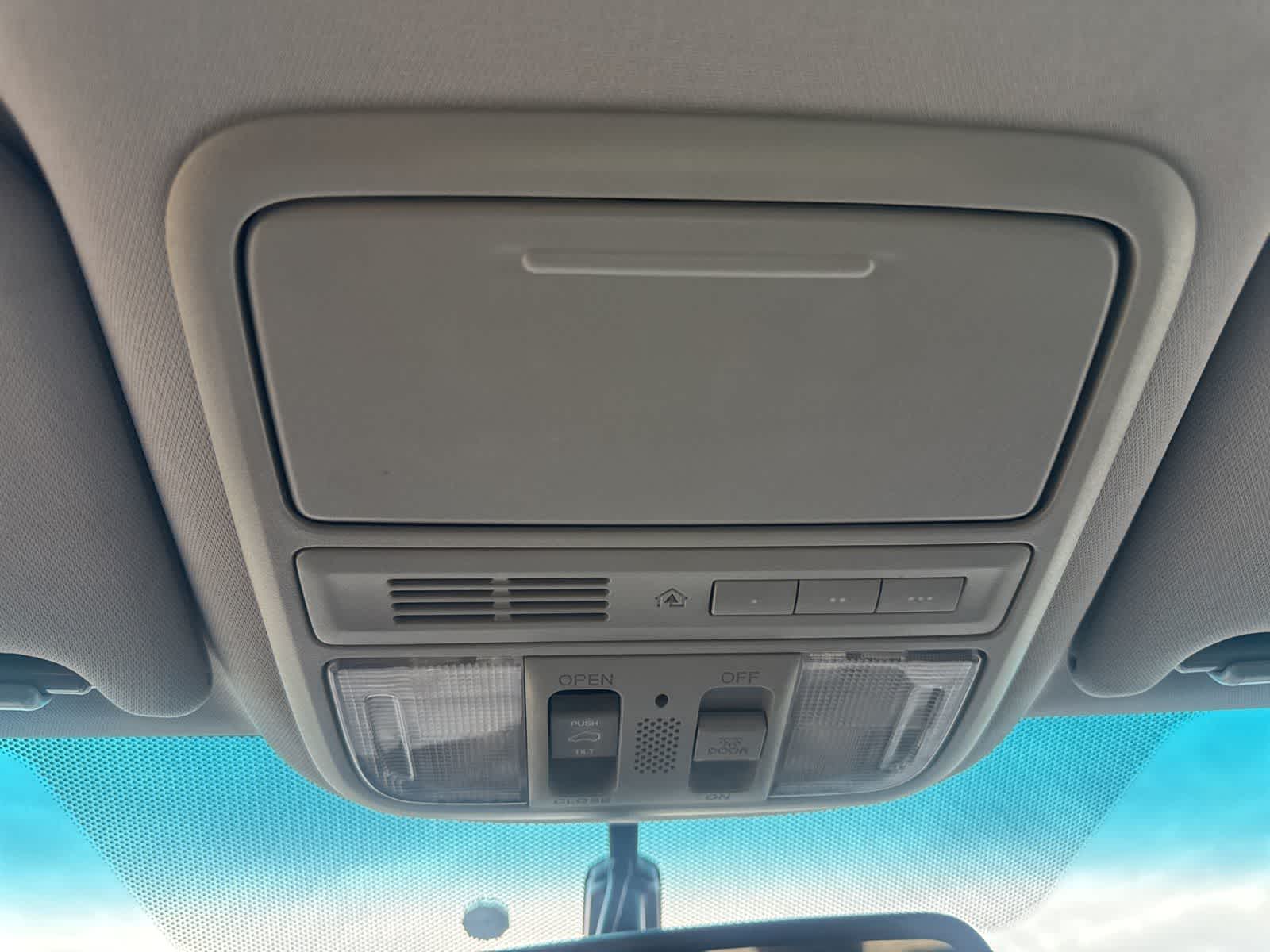 Thumbnail: 2017 Honda Pilot - 24