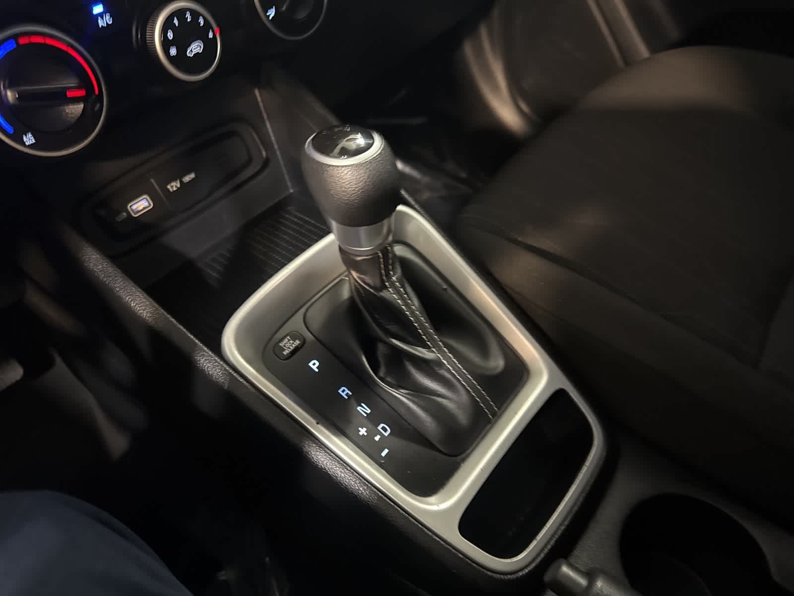 Thumbnail: 2022 Hyundai Venue - 23