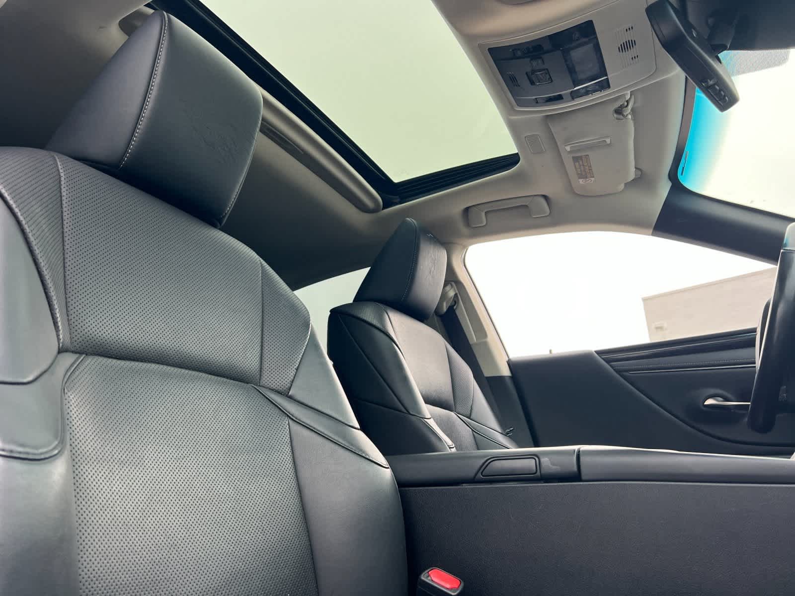 Thumbnail: 2019 Lexus ES - 17