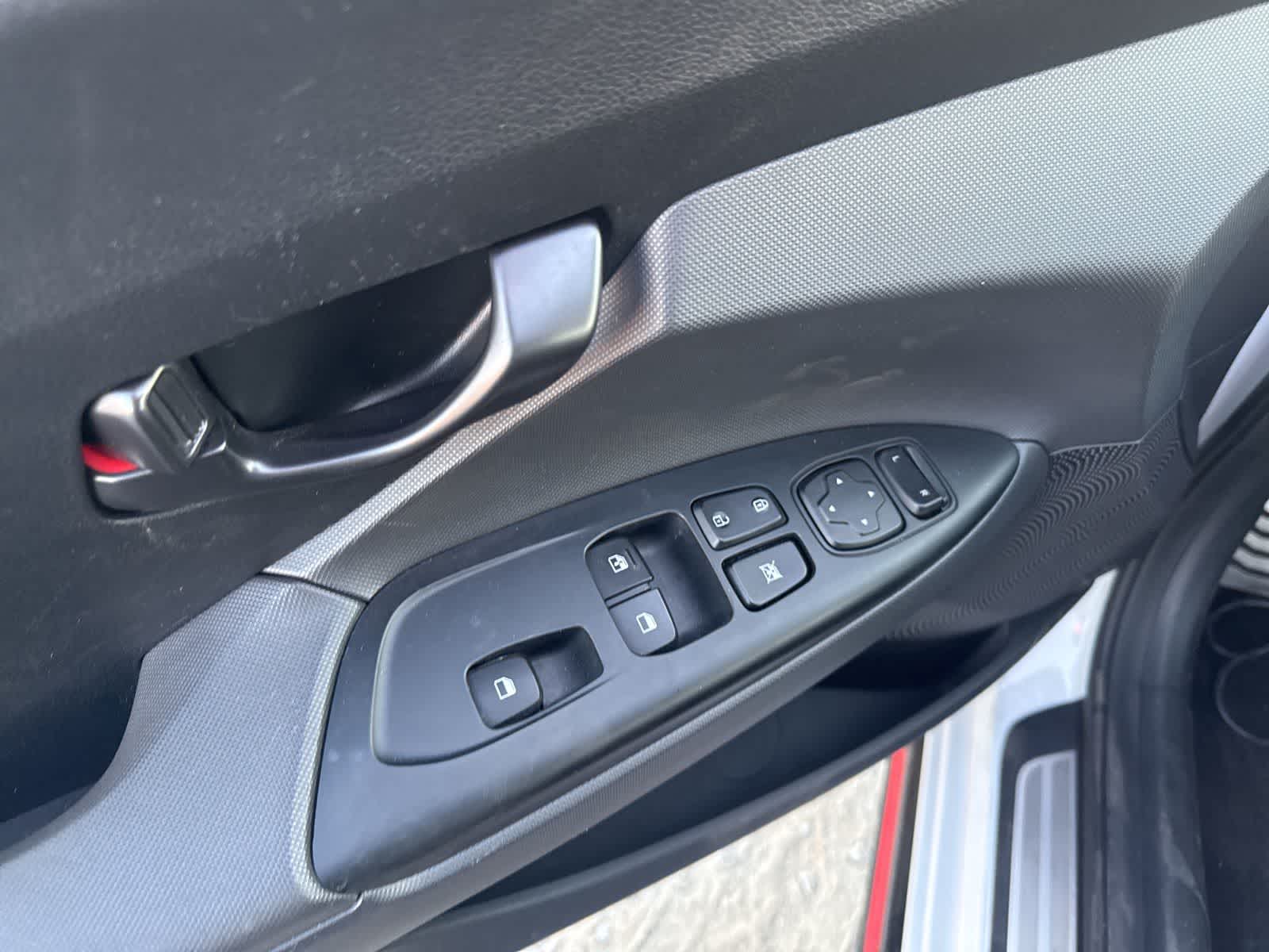 Thumbnail: 2020 Hyundai Veloster - 17