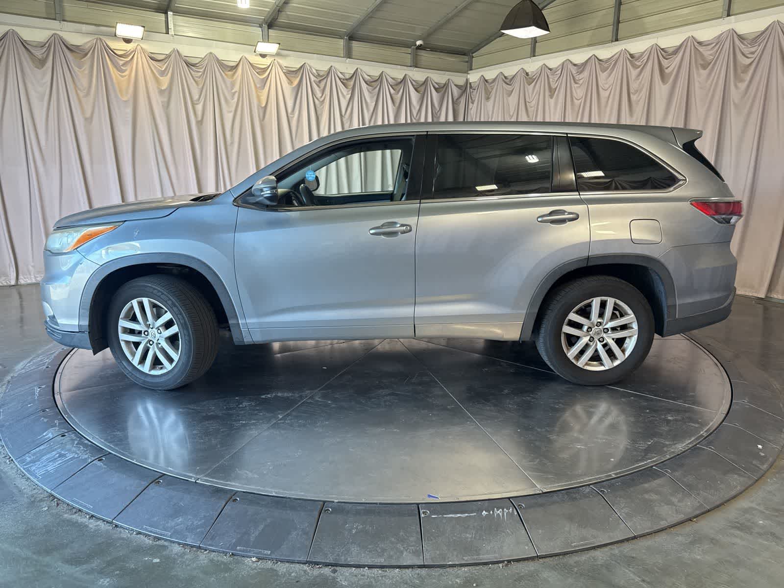 2014 Toyota Highlander LE V6 photo 3