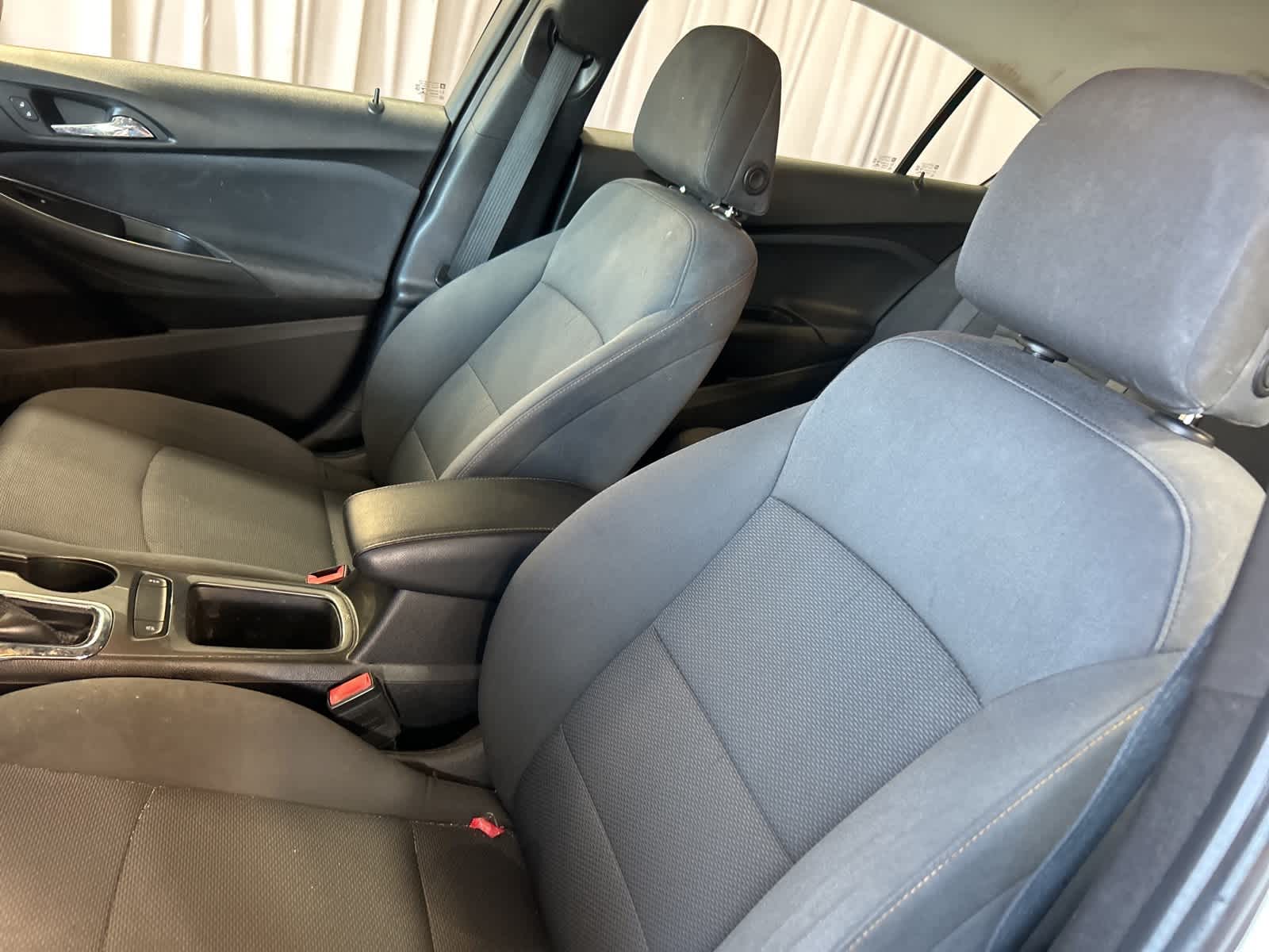 2019 Chevrolet Cruze LS 23