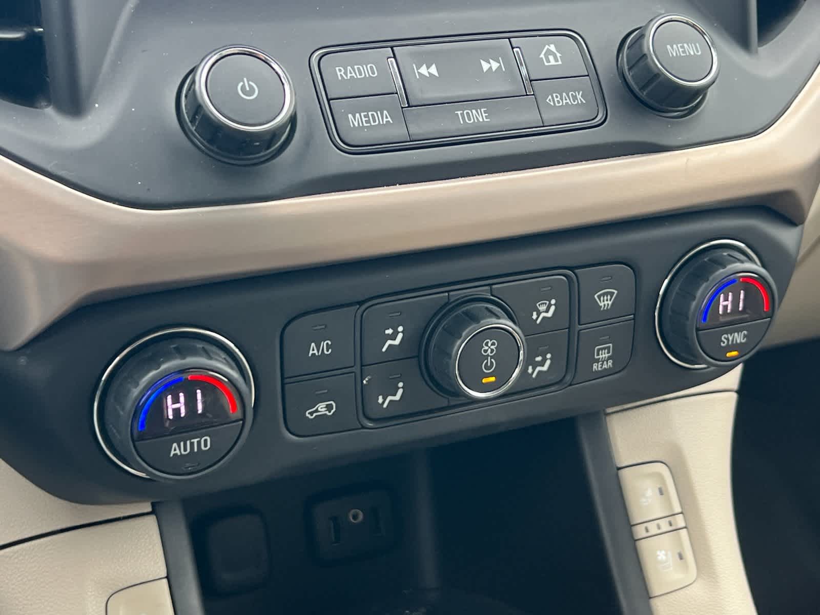 Thumbnail: 2017 GMC Acadia - 22