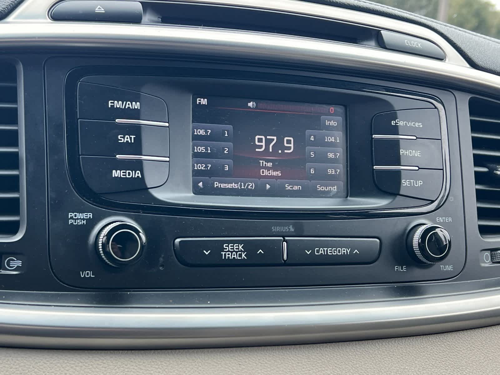 Thumbnail: 2016 Kia Sorento - 19